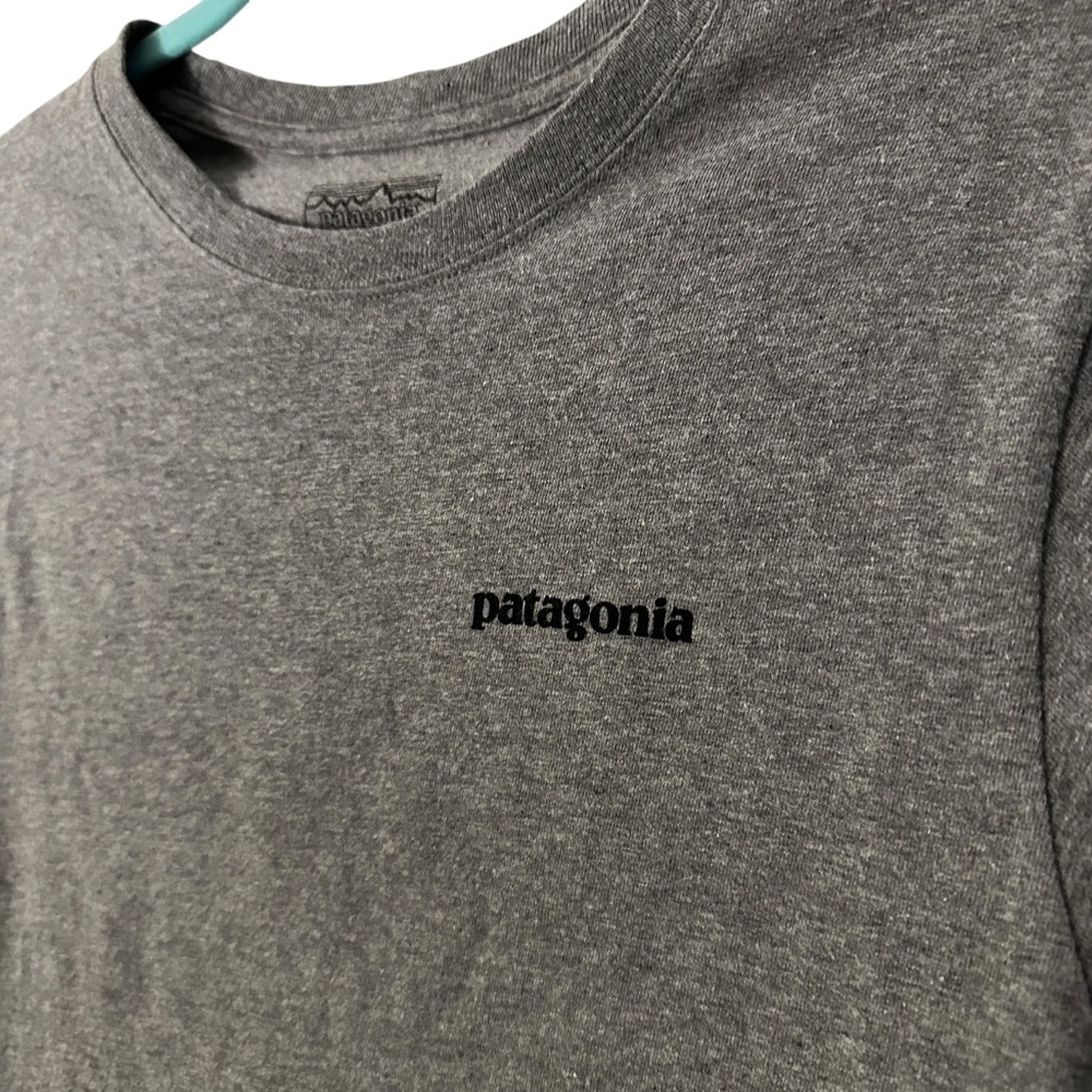 Patagonia men’s P-6 logo responsibili-tee size small. Long sleeves, gray - Picture 2 of 10